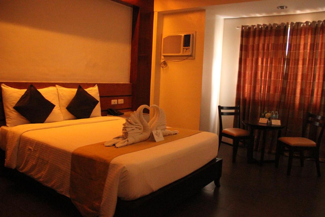 Grace Crown Hotel Angeles Buitenkant foto