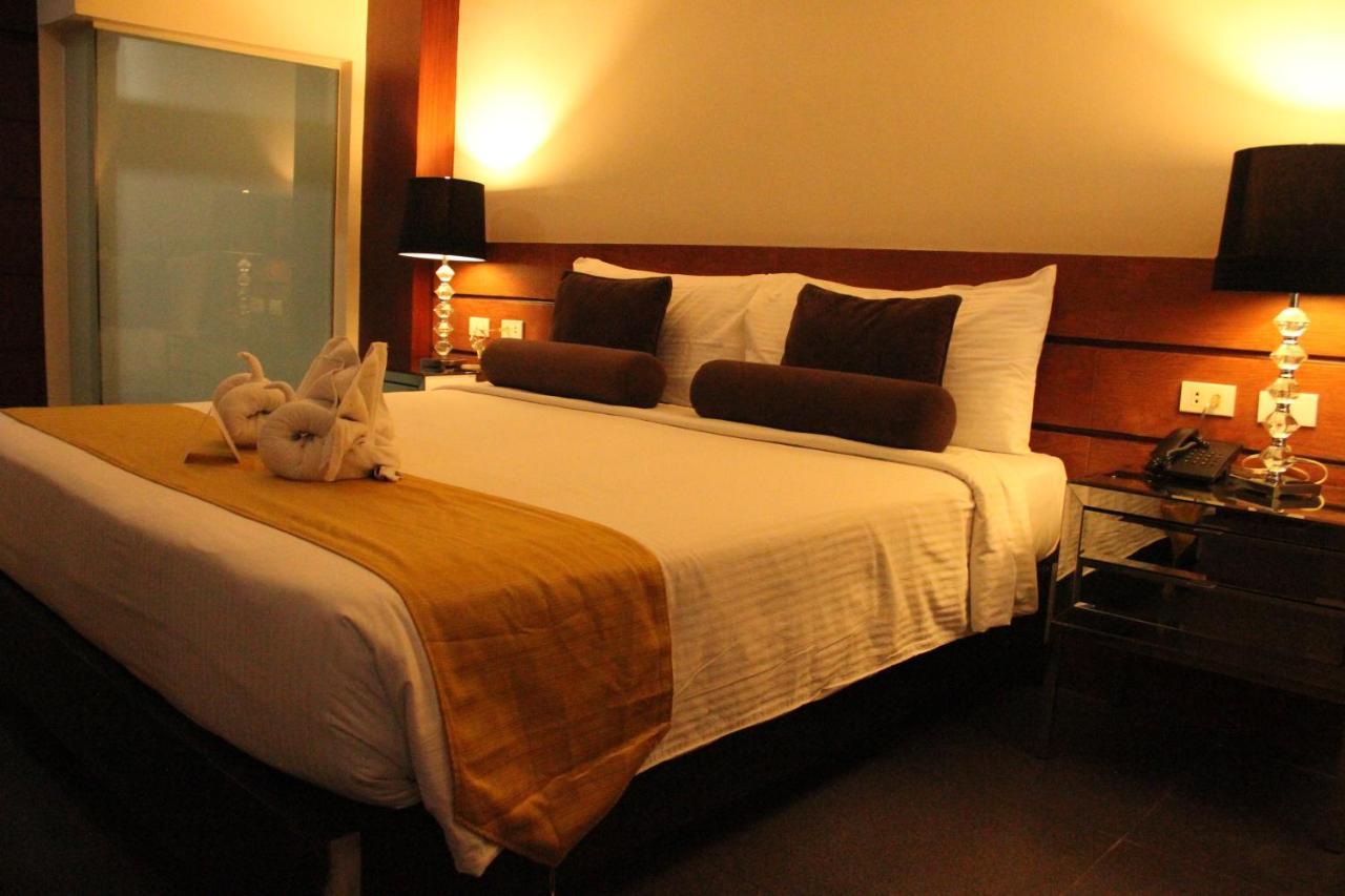 Grace Crown Hotel Angeles Buitenkant foto