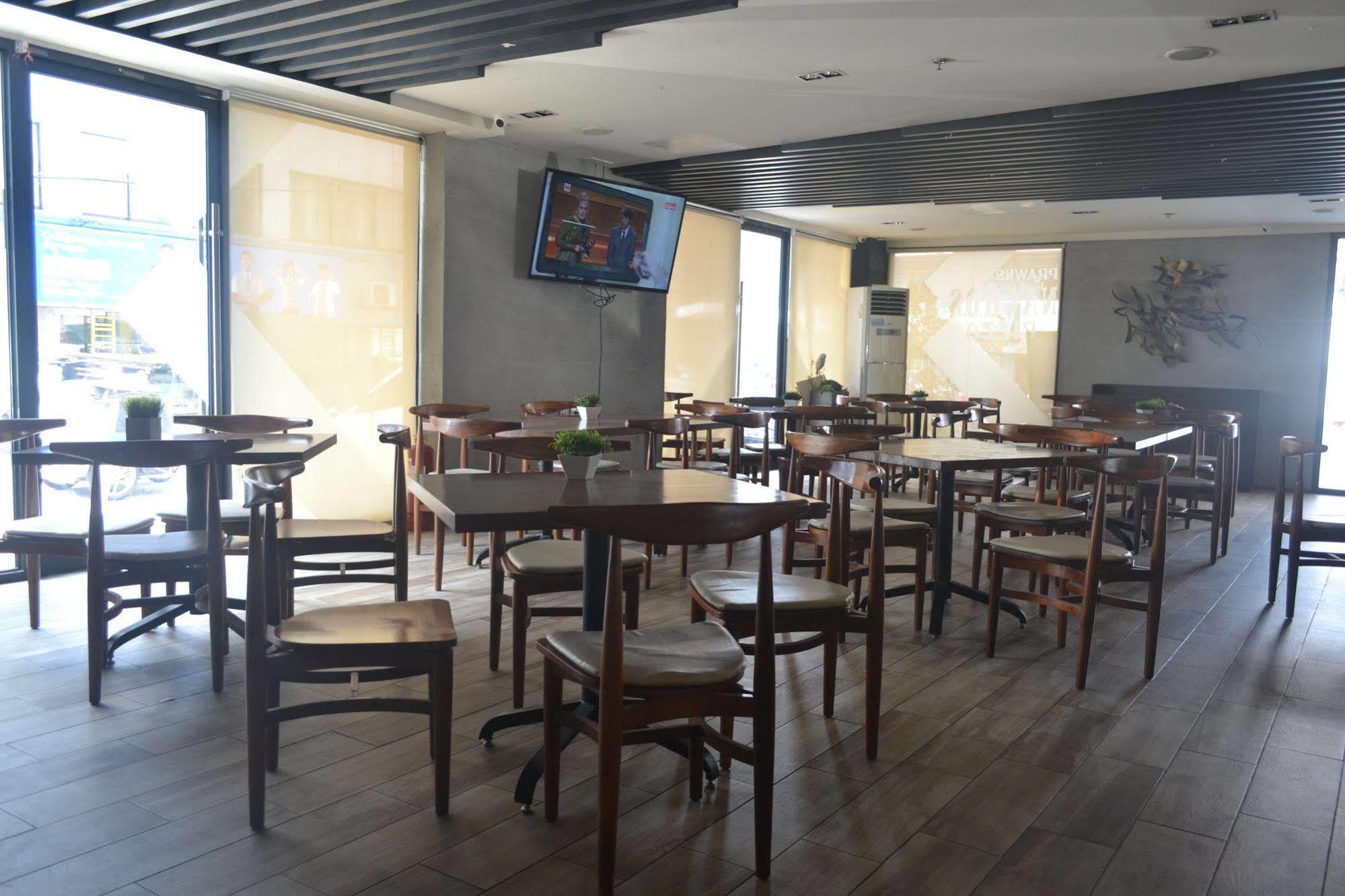 Grace Crown Hotel Angeles Buitenkant foto