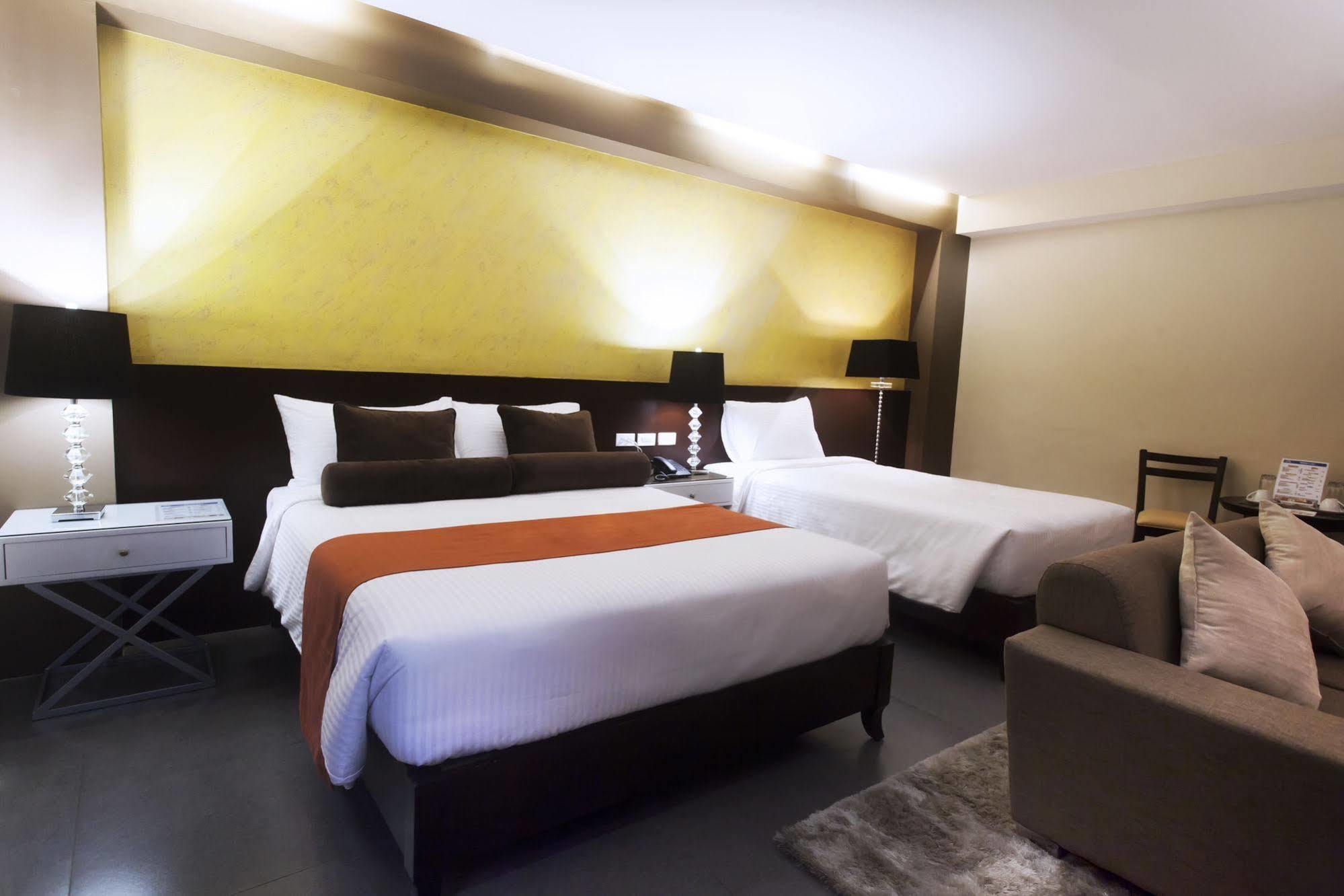 Grace Crown Hotel Angeles Buitenkant foto