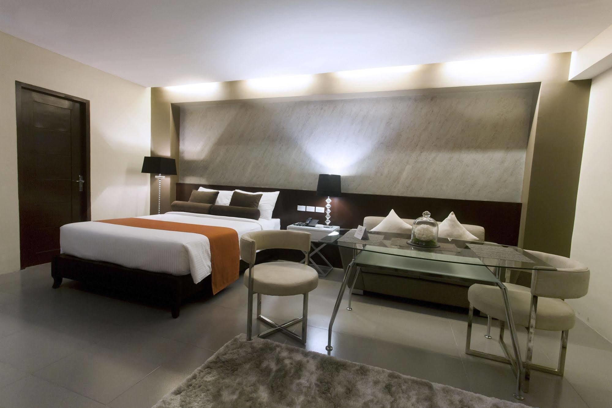 Grace Crown Hotel Angeles Buitenkant foto