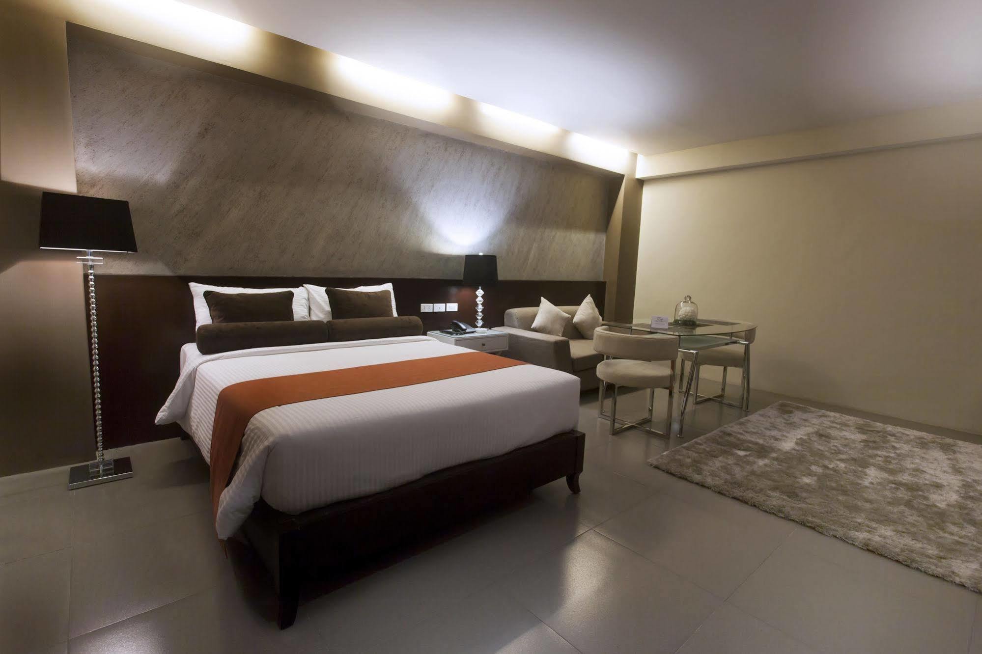 Grace Crown Hotel Angeles Buitenkant foto